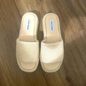 Steve Madden Beachy sandals
